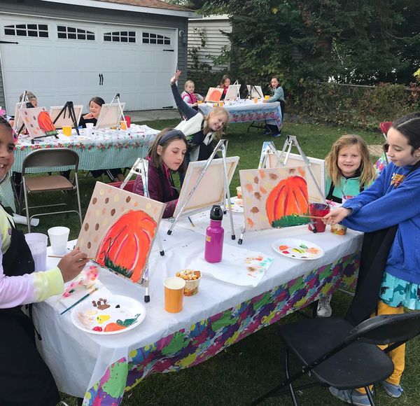 How Can You Host a Fun and Successful Paint and Sip Party at Home